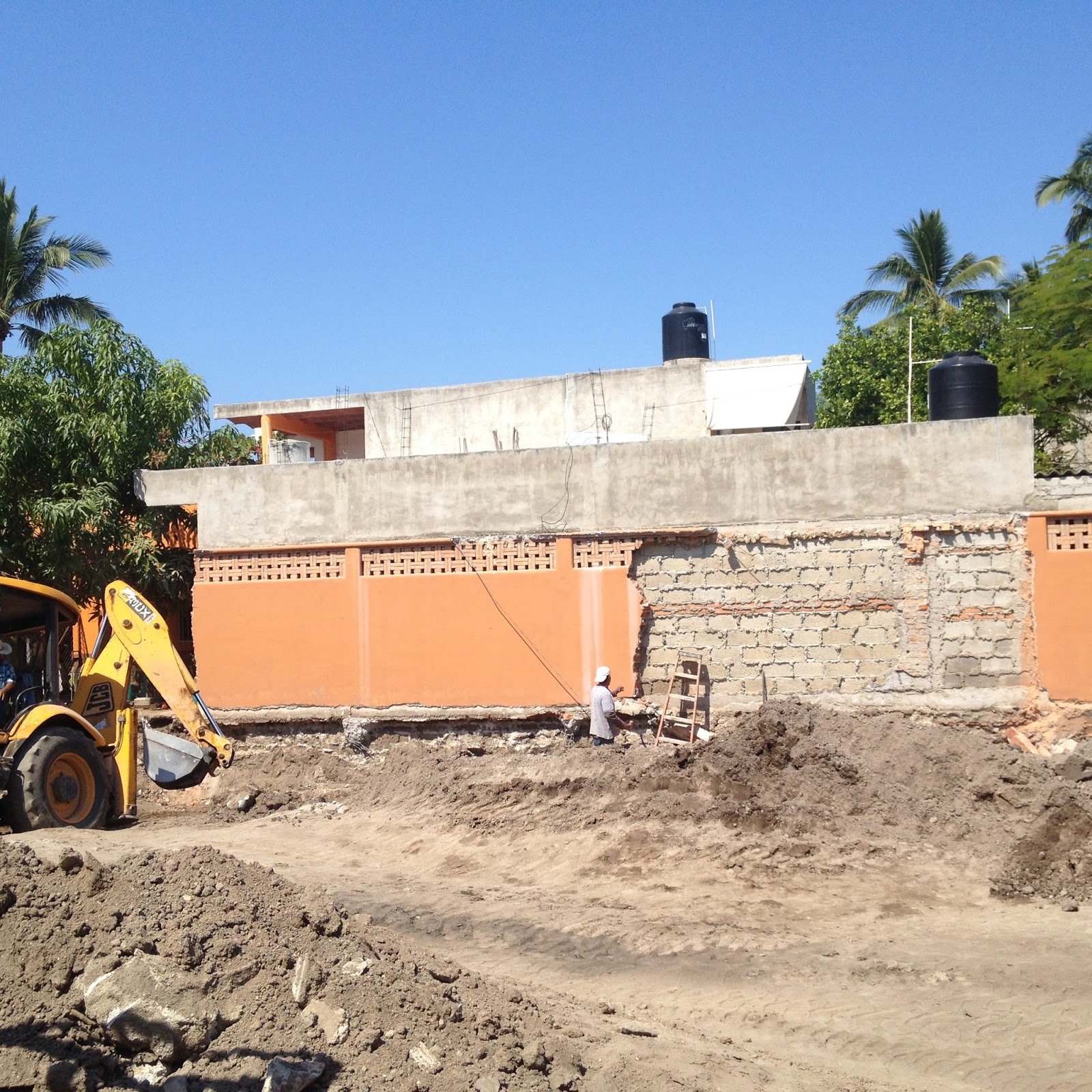 Building our house in Mexico Wall removal March 2