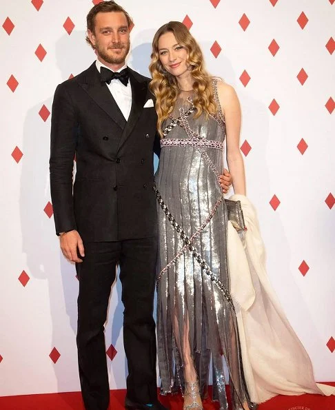 The dress worn by Beatrice Borromeo is an old dress of her mother-in-law Princess Caroline of Hanover. Surrealist Dinner Party at Monte-Carlo Casino