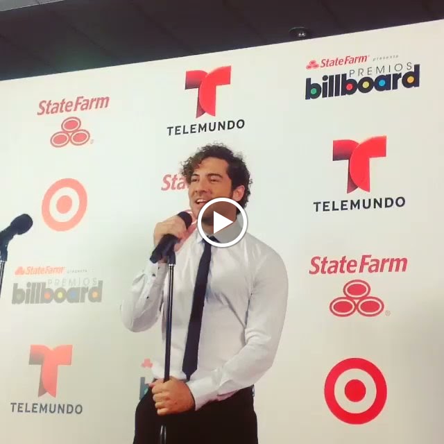 David Bisbal canta a capela Diez Mil Maneras