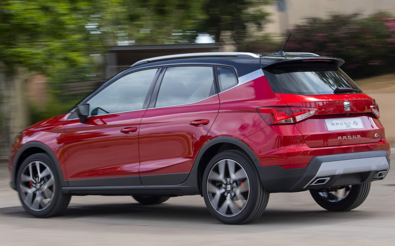 Seat Arona detalhes do SUV compacto do Grupo VW vídeo