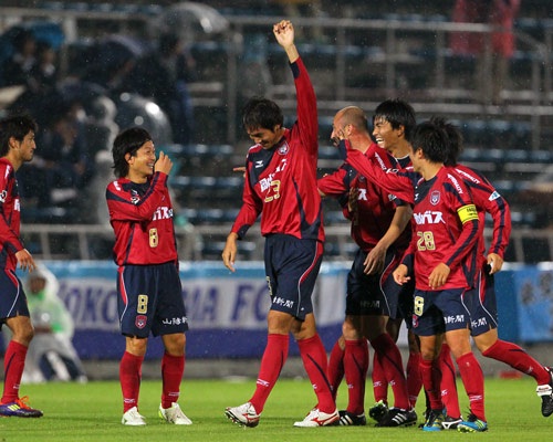 Promessas, Nakamura e Kubo marcam em vitórias de Gamba e Tokyo na