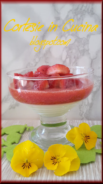 panna cotta con mousse di fragole