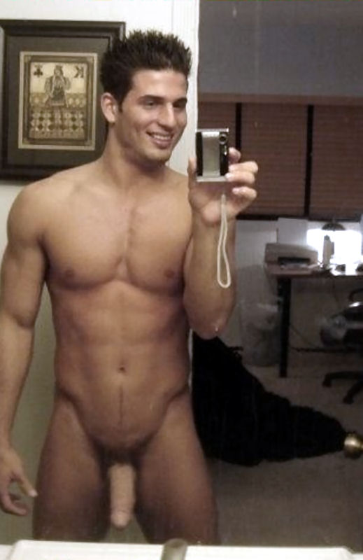 Male Celebrities Caught Nude 20