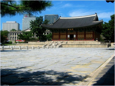 พระราชวังท็อกซู (Deoksugung Palace)