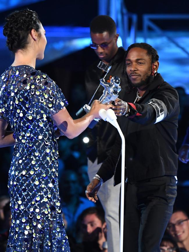 kendrick lamar awards kendrick lamar sweeps 6 awards see the full list of kendrick lamar awards kendrick lamar sweeps 6 awards see the full list of