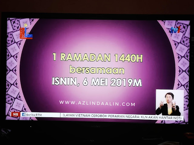 Salam 1 Ramadan 1440H - Alhamdulillah berjumpa lagi di bulan Ramadhan tahun ini. Setiap tahun, Ramadhanlah yang paling di rindui.Bulan Raamdhan, bukan sahaja bulan untuk menahan lapar dan dahaga. Malah, bulan ini mummy sukainya kerana bulan silaturrahim. Duduk makan dinner (buka puasa) bersama ahli keluarga, boleh buka puasa bersama kawan-kawan, rakan sekerja dan juga boleh merasai buffet Ramadan di luar sana. Salam 1 Ramadan 1440H Kalau bulan lain, jenuh juga kan nak arrange masa bersama dengan ahli keluarga, rakan sekejra, kawan-kawan. Sebelum terlewat (rasa lewat dah nak bagi ucapan dalam blog), mummy nak ucapkan selamat berpuasa kepasa semua ! Lama blog ni bersawang, mood mummy mana ntah tinggal. Sibuk kerja pun, iya jugak ! Blog walking pun tak sempat, insyaallah mummy akan terjah blog korang ye ! UCAPAN RAMADAN Dalam pada tu...mummy seronok juga baca ucapan Ramadan yang di hantar oleh keluarga, sahabat samada di Whatsapp mahupun di media sosial. Jom tengok apa whatsapp ucapan Ramadan yang mummy ada terima ! Ucapan Ramadan 1 :- 1 Hari Lagi Dah Nak Puasa ni... saya๐ mungkin๐ณ banyak๐ฃ salah๐ pada๐ Anda๐ฑ sengaja๐ atau๐ฒ tidak๐
jadi๐ sebelum☝๐ป masuk๐ถ ramadhan๐ saya๐ mohon maaf☺ lahir๐ batin๐ kepada๐ semua๐ setulus✌๐ป hati ku๐๐ป ,,,,,๐บ,,,,kembang melati sungguh lah indah,,,,,,,, ๐น,,,,di tengah taman jadi hiasan,,,๐บ,, ,,,harum RAMADHAN tercium sudah,,,,,๐คฒ๐ป,,,, ,,,,,,,kalau ada KHILAF mohon di maaf kan,,,๐คฒ๐ป ,,,,,,๐ท,,, makan roti jangan berlari,,,,,,๐บ,,,,, Bersih kan HATI SUCI KAN DIRI,,,,,,๐บ,,,,,, ,,,,bunga teratai terikat rapi,,,,,,,,๐น,,,,,,,, Lama di pandang indah sekali,,,,,,,๐ท,,,,,,, ,,,,biar pun RAMADHAN sebentar lagi,,,,,,,,, ๐บ,,,,mudah"an saya jadi orang pertama yg menngucapkn,,,,,,,,,๐คฒ๐ป,,,, SELAMAT MENJALANKAN IBADAH RAMADHAN๐๐๐ ✅ Dosa Jangan di ➕ ✅ Amal Jangan di ➖ ✅ Cinta Jangan di ➗ ✅ Hidup hanya 1 ❌ ๐ณ Gugur Bunga karena layu ๐ณ Gugur Iman karena Nafsu ๐ณ Gugur Cinta karena Cemburu ๐ณ Tertawa karena Bahagia ๐ณ Menangis karena Derita ๐ณ Bertaubat karena Dosa ๐ณ Beribadah karena Takwa ๐ณ Hidup tanpa Cinta pasti Hampa ๐ณ Hidup gila Harta pasti Celaka ๐ณ Hidup penuh Dosa akan ke Neraka ๐ณ Hidup Bersyukur dengan apa adanya ๐ณ Insha Allah akan Bahagia ๐๐ ๐๐๐๐๐๐ UCAPAN RAMADAN 2 :- 01 HARI SEBELUM RAMADHAN... Di kesempatan ni saya ingin memohon maaf lahir batin dari lubuk hati saya yang serba kekurangan๐ Maaf sekiranya pernah menyakiti, Maaf sekiranya pernah mengumpat, Maaf sekiranya pernah mengata, Maaf sekiranya pernah menghina, Maaf sekiranya pernah terkasar bahasa, Maaf sekiranya pernah menyinggung perasaan, Maaf sekiranya pernah buat semua terasa hati, Baik disengaja mahupun tidak disengajakan Baik yang terang-terangan mahupun yang disembunyikan. Sesungguhnya yang buruk datang dari diri ini sendiri, dan yang baik itu sentiasa datangnya dari Allah SWT UCAPAN RAMADAN 3:- Ucapan ini best, siap ada dialek Negeri Sembilan. Dari siapakan ini? Tak lain dan tak bukan, blogger Negeri Sembilan kita www.suriaamanda.com Salam RAMADHAN AL MUBARAK 1440H.... Mee ghobuih mee hailam Buah manggo buah mompolam Ado katil ado tilam Ado pigi ado kolam Ado dengkek ado dalam Ado jahit ado sulam Ado timbul ado tonggolam Ado pense ado kalam Kapa toghobang kapa solam Kunyah sotong kunyah kotam Main bola jatuh tosungkam Tangan patah mato lobam Kono maghah baik diam Jawab soalan jawab salam Assalamualaikum Waalaikumsalam Jangan maghah jangan gogham Sajo yo nak ucap Ahlan wa sahlan ya RAMADHAN Satu arghi laie dah nak.mulo poso Mintak ampun sogalo doso Kot2 ado tokasa bahaso Mau pun yang tersembunyi Atau pun dopan mato ๐ค๐ค๐๐๐ SALAM RAMADHAN ALMUBARA' DARI KAMI SEKELUARGO ๐ UCAPAN RAMADAN 4 :- Ucapan ini pun dari blogger juga, iaitu dari Ana www.anasuhana.com Assalamualaikum. Ramadan Al-Mubarak buat semua. Tingkatkan Ibadah, Lebihkan bersedekah, Jauhkan berbalah, Dan hindari berfitnah. Semoga Ramadan kali ni lebih baik dari tahun-tahun yang lepas. Sama-sama lah perbaiki amalan2 kita. Rebut ganjaran dan peluang yang Allah berikan. Ampun dan maaf juga atas segala kesilapan dan kesalahan baik dari segi penulisan, percakapan dan perbuatan. Semoga amalan kecik kita di terima Allah hendaknya. Amin. UCAPAN RAMADAN 5 :- MARHABAN YA RAMADAN Ramadan is coming.. Syaitan is crying.. Malaikat is waiting.. Syurga is opening.. Neraka is closing.. R ๐ Remember A ๐ Allah M๐ Morning A ๐ Afternoon D ๐ Day A ๐ And N ๐ Night Bau-bau wangian Ramadan sudah semakin hampir. Entah sempat atau tidak agaknya kita. Ya Allah, temukan kami dengan bulan Ramadan. Semoga Ramadan tahun ini bukan Ramadan yang terakhir untuk kita. Aamiin... UCAPAN RAMADAN 6 :- Doa Jibrail menjelang ramadhan:- "Ya Allah, abaikan puasa umat Muhammad jika sebelum masuk ramadhan dia tidak melakukan 3 hal ini: 1.Tidak minta maaf kepada kedua orang tua. 2.Tidak bermaafan dengan sahabat sahabatnya. 3.Tidak bermaafan dengan orang sekitarnya." maka, Rasullullah pun mengaminkannya sebanyak 3kali. ๐ค๐ค๐ค๐ค๐ค Dengan ini, saya ingin memohon maaf jika ada salah dan silap yang telah dilakukan sebelum ini. Minta maaf kalau ada terkasar bahasa, menyinggung atau mengguris hati, terlebih gurauan watsapp, termkn terminum & terumpat.... Mohon ampun dan maaf sekali lagi dari saya.. ๐๐๐๐ฅฐ๐๐๐ผ ***************************************************** Okeylah cukuplah 7 ucapan Ramadan mummy tepek sini. Kang bubuh bebanyak tak lalu korang baca kang hehe Kenapa 7 ucapan ? Nampak macam 6 je ucapan Ramadan ! Ha..1 lagi tu kan dari mummy atas sekali tu hehehehe Salam 1 Ramadan 1440H - Alhamdulillah berjumpa lagi di bulan Ramadhan tahun ini. Setiap tahun, Ramadhanlah yang paling di rindui.Bulan Raamdhan, bukan sahaja bulan untuk menahan lapar dan dahaga. Malah, bulan ini mummy sukainya kerana bulan silaturrahim. Duduk makan dinner (buka puasa) bersama ahli keluarga, boleh buka puasa bersama kawan-kawan, rakan sekerja dan juga boleh merasai buffet Ramadan di luar sana. Salam 1 Ramadan 1440H Kalau bulan lain, jenuh juga kan nak arrange masa bersama dengan ahli keluarga, rakan sekejra, kawan-kawan. Sebelum terlewat (rasa lewat dah nak bagi ucapan dalam blog), mummy nak ucapkan selamat berpuasa kepasa semua ! Lama blog ni bersawang, mood mummy mana ntah tinggal. Sibuk kerja pun, iya jugak ! Blog walking pun tak sempat, insyaallah mummy akan terjah blog korang ye ! UCAPAN RAMADAN Dalam pada tu...mummy seronok juga baca ucapan Ramadan yang di hantar oleh keluarga, sahabat samada di Whatsapp mahupun di media sosial. Jom tengok apa whatsapp ucapan Ramadan yang mummy ada terima ! Ucapan Ramadan 1 :- 1 Hari Lagi Dah Nak Puasa ni... saya๐ mungkin๐ณ banyak๐ฃ salah๐ pada๐ Anda๐ฑ sengaja๐ atau๐ฒ tidak๐
jadi๐ sebelum☝๐ป masuk๐ถ ramadhan๐ saya๐ mohon maaf☺ lahir๐ batin๐ kepada๐ semua๐ setulus✌๐ป hati ku๐๐ป ,,,,,๐บ,,,,kembang melati sungguh lah indah,,,,,,,, ๐น,,,,di tengah taman jadi hiasan,,,๐บ,, ,,,harum RAMADHAN tercium sudah,,,,,๐คฒ๐ป,,,, ,,,,,,,kalau ada KHILAF mohon di maaf kan,,,๐คฒ๐ป ,,,,,,๐ท,,, makan roti jangan berlari,,,,,,๐บ,,,,, Bersih kan HATI SUCI KAN DIRI,,,,,,๐บ,,,,,, ,,,,bunga teratai terikat rapi,,,,,,,,๐น,,,,,,,, Lama di pandang indah sekali,,,,,,,๐ท,,,,,,, ,,,,biar pun RAMADHAN sebentar lagi,,,,,,,,, ๐บ,,,,mudah"an saya jadi orang pertama yg menngucapkn,,,,,,,,,๐คฒ๐ป,,,, SELAMAT MENJALANKAN IBADAH RAMADHAN๐๐๐ ✅ Dosa Jangan di ➕ ✅ Amal Jangan di ➖ ✅ Cinta Jangan di ➗ ✅ Hidup hanya 1 ❌ ๐ณ Gugur Bunga karena layu ๐ณ Gugur Iman karena Nafsu ๐ณ Gugur Cinta karena Cemburu ๐ณ Tertawa karena Bahagia ๐ณ Menangis karena Derita ๐ณ Bertaubat karena Dosa ๐ณ Beribadah karena Takwa ๐ณ Hidup tanpa Cinta pasti Hampa ๐ณ Hidup gila Harta pasti Celaka ๐ณ Hidup penuh Dosa akan ke Neraka ๐ณ Hidup Bersyukur dengan apa adanya ๐ณ Insha Allah akan Bahagia ๐๐ ๐๐๐๐๐๐ UCAPAN RAMADAN 2 :- 01 HARI SEBELUM RAMADHAN... Di kesempatan ni saya ingin memohon maaf lahir batin dari lubuk hati saya yang serba kekurangan๐ Maaf sekiranya pernah menyakiti, Maaf sekiranya pernah mengumpat, Maaf sekiranya pernah mengata, Maaf sekiranya pernah menghina, Maaf sekiranya pernah terkasar bahasa, Maaf sekiranya pernah menyinggung perasaan, Maaf sekiranya pernah buat semua terasa hati, Baik disengaja mahupun tidak disengajakan Baik yang terang-terangan mahupun yang disembunyikan. Sesungguhnya yang buruk datang dari diri ini sendiri, dan yang baik itu sentiasa datangnya dari Allah SWT UCAPAN RAMADAN 3:- Ucapan ini best, siap ada dialek Negeri Sembilan. Dari siapakan ini? Tak lain dan tak bukan, blogger Negeri Sembilan kita www.suriaamanda.com Salam RAMADHAN AL MUBARAK 1440H.... Mee ghobuih mee hailam Buah manggo buah mompolam Ado katil ado tilam Ado pigi ado kolam Ado dengkek ado dalam Ado jahit ado sulam Ado timbul ado tonggolam Ado pense ado kalam Kapa toghobang kapa solam Kunyah sotong kunyah kotam Main bola jatuh tosungkam Tangan patah mato lobam Kono maghah baik diam Jawab soalan jawab salam Assalamualaikum Waalaikumsalam Jangan maghah jangan gogham Sajo yo nak ucap Ahlan wa sahlan ya RAMADHAN Satu arghi laie dah nak.mulo poso Mintak ampun sogalo doso Kot2 ado tokasa bahaso Mau pun yang tersembunyi Atau pun dopan mato ๐ค๐ค๐๐๐ SALAM RAMADHAN ALMUBARA' DARI KAMI SEKELUARGO ๐ UCAPAN RAMADAN 4 :- Ucapan ini pun dari blogger juga, iaitu dari Ana www.anasuhana.com Assalamualaikum. Ramadan Al-Mubarak buat semua. Tingkatkan Ibadah, Lebihkan bersedekah, Jauhkan berbalah, Dan hindari berfitnah. Semoga Ramadan kali ni lebih baik dari tahun-tahun yang lepas. Sama-sama lah perbaiki amalan2 kita. Rebut ganjaran dan peluang yang Allah berikan. Ampun dan maaf juga atas segala kesilapan dan kesalahan baik dari segi penulisan, percakapan dan perbuatan. Semoga amalan kecik kita di terima Allah hendaknya. Amin. UCAPAN RAMADAN 5 :- MARHABAN YA RAMADAN Ramadan is coming.. Syaitan is crying.. Malaikat is waiting.. Syurga is opening.. Neraka is closing.. R ๐ Remember A ๐ Allah M๐ Morning A ๐ Afternoon D ๐ Day A ๐ And N ๐ Night Bau-bau wangian Ramadan sudah semakin hampir. Entah sempat atau tidak agaknya kita. Ya Allah, temukan kami dengan bulan Ramadan. Semoga Ramadan tahun ini bukan Ramadan yang terakhir untuk kita. Aamiin... UCAPAN RAMADAN 6 :- Doa Jibrail menjelang ramadhan:- "Ya Allah, abaikan puasa umat Muhammad jika sebelum masuk ramadhan dia tidak melakukan 3 hal ini: 1.Tidak minta maaf kepada kedua orang tua. 2.Tidak bermaafan dengan sahabat sahabatnya. 3.Tidak bermaafan dengan orang sekitarnya." maka, Rasullullah pun mengaminkannya sebanyak 3kali. ๐ค๐ค๐ค๐ค๐ค Dengan ini, saya ingin memohon maaf jika ada salah dan silap yang telah dilakukan sebelum ini. Minta maaf kalau ada terkasar bahasa, menyinggung atau mengguris hati, terlebih gurauan watsapp, termkn terminum & terumpat.... Mohon ampun dan maaf sekali lagi dari saya.. ๐๐๐๐ฅฐ๐๐๐ผ ***************************************************** Okeylah cukuplah 7 ucapan Ramadan mummy tepek sini. Kang bubuh bebanyak tak lalu korang baca kang hehe Kenapa 7 ucapan ? Nampak macam 6 je ucapan Ramadan ! Ha..1 lagi tu kan dari mummy atas sekali tu hehehehe