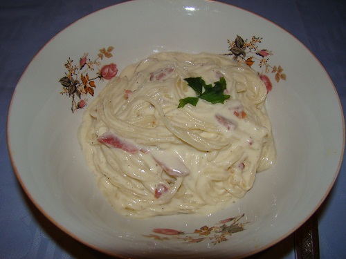 Un fel de paste carbonara