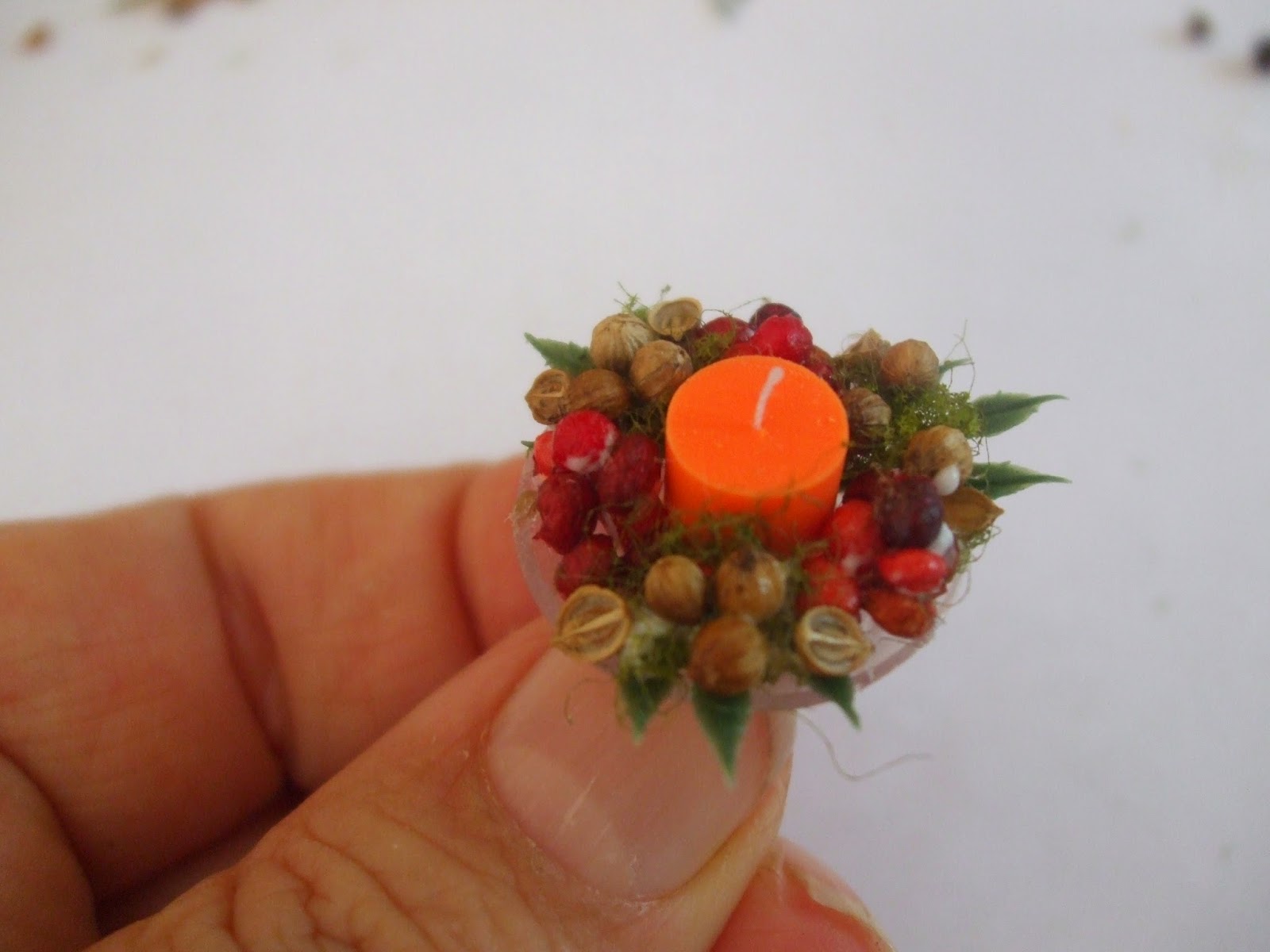 Marianne's Miniverse The easiest way to make mini candles.