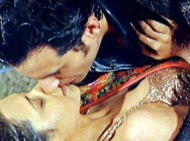 Deepika Padukone Kissing Photos