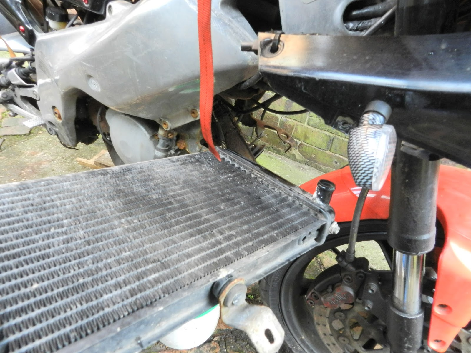 APRILIA RS 125 : Aprilia RS 125 radiator removal replacement ( drain ...