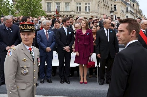French President Francois Hollande shakes hand with Grand Duchess Stephanie of Luxemburg as Grand Duke Guillaume ooks on during a ceremony at the Arc de Triomphe in Paris 