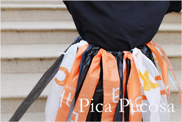 como-hacer-vestido-bruja-diy-halloween-con-bolsas-basura-recicladas-paso-3