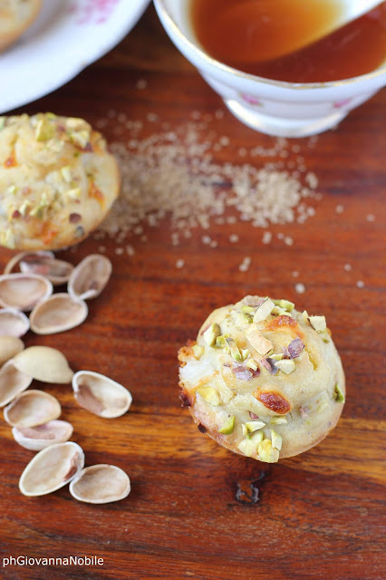 Mini muffin con crescenza di capra e pistacchi
