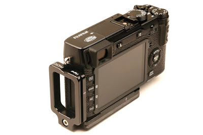 Hejnar PHOTO FX-E1 L Bracket on Fuji X-E2 side view