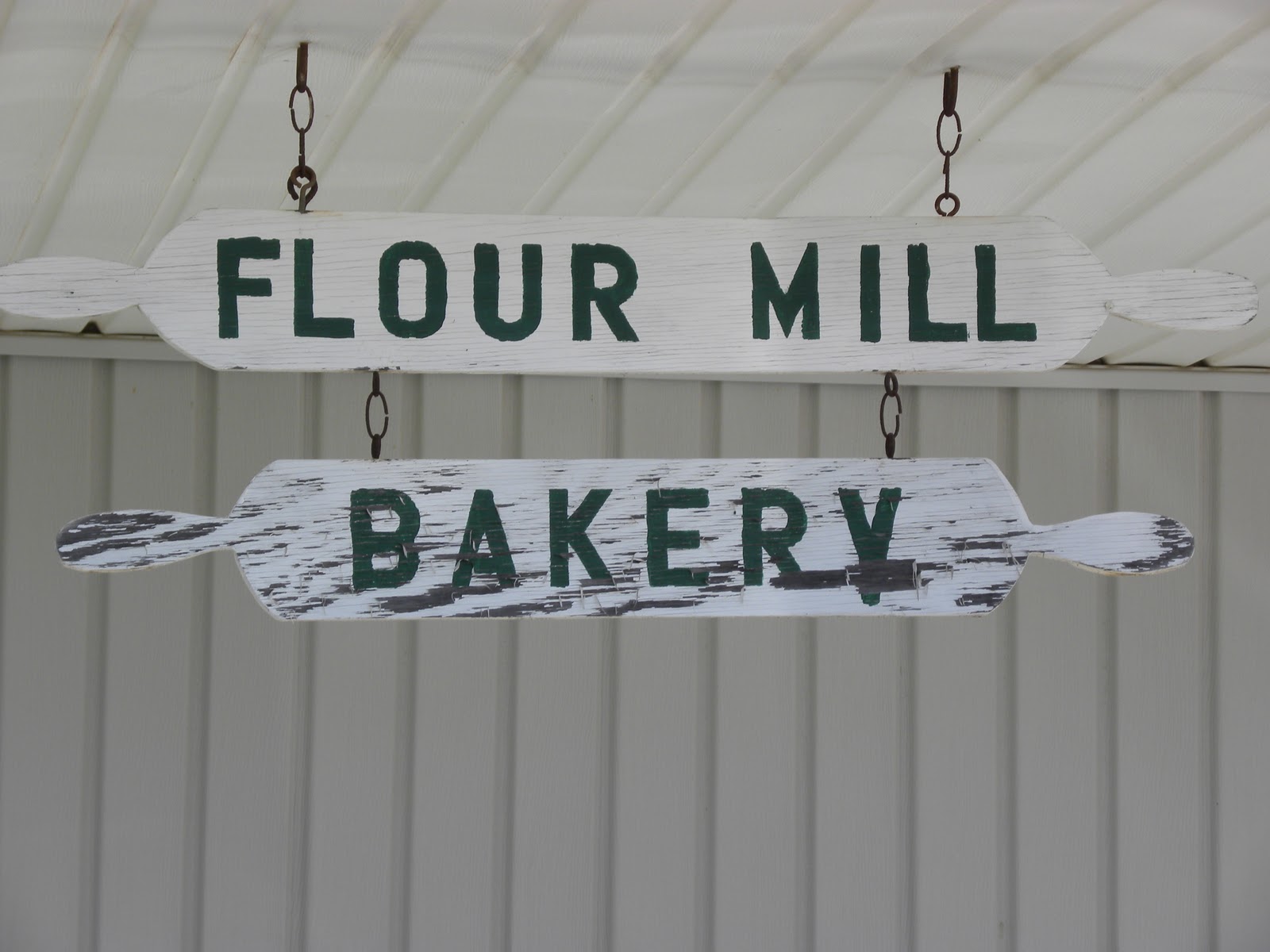 The Little Red Hen At Home to Rossville