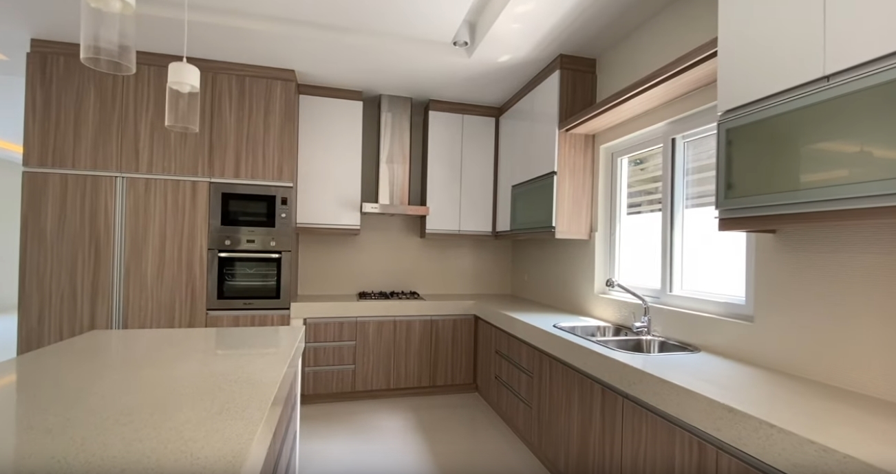 9 Photos vs. Alluring Crisp House In Quezon City Interior Design Tour