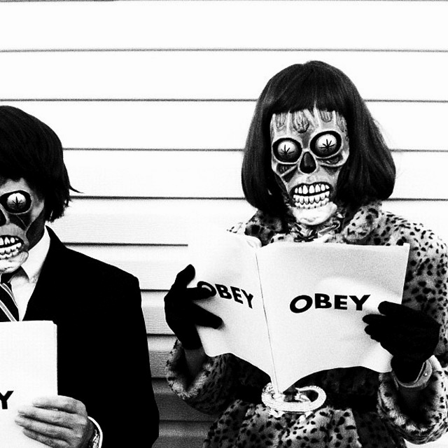 They lives или they live. Чужие среди нас Obey. Чужие среди нас 1988.