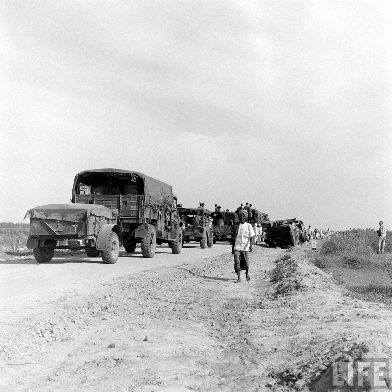 Indian Army Vehicles | Operation Polo | Hyderabad Police Action | Annexation of Hyderabad, Hyderabad (Deccan), Telangana, India | Rare & Old Vintage Photos of Operation Polo, Hyderabad (Deccan), Telangana, India (1948)