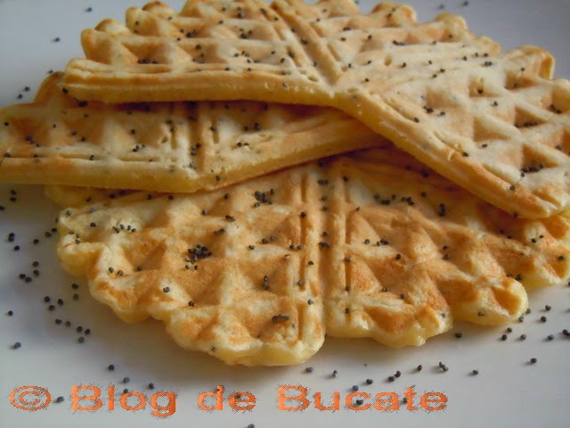 Waffles cu ricotta, mac si lamaie