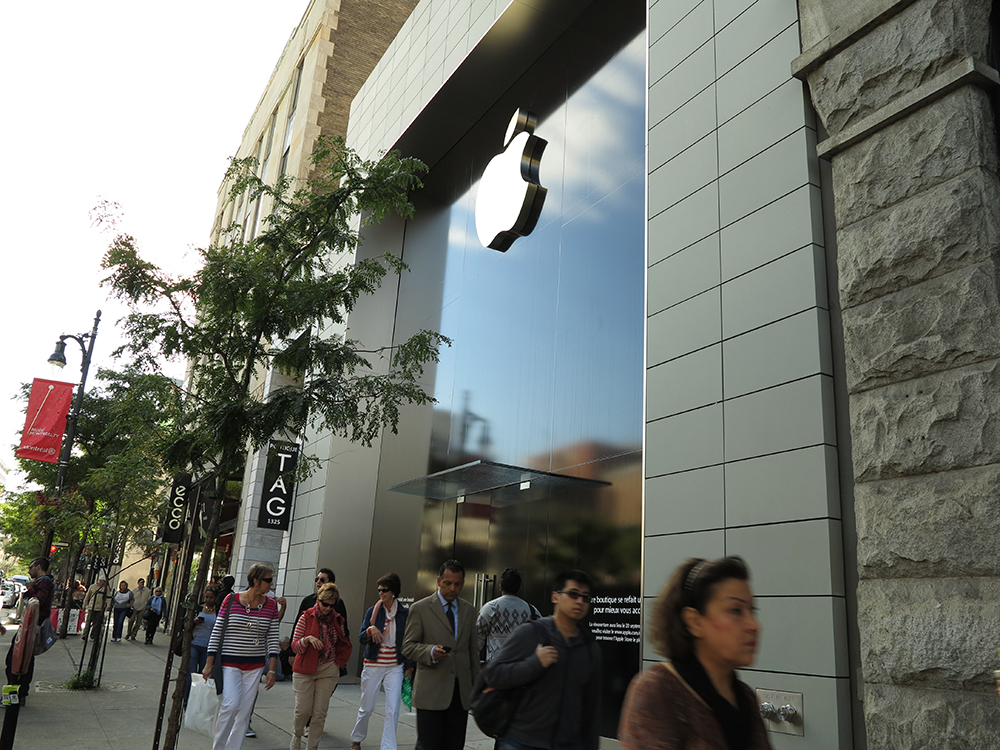  POINTS OF VIEW _______________ The Apple store on SteCatherine