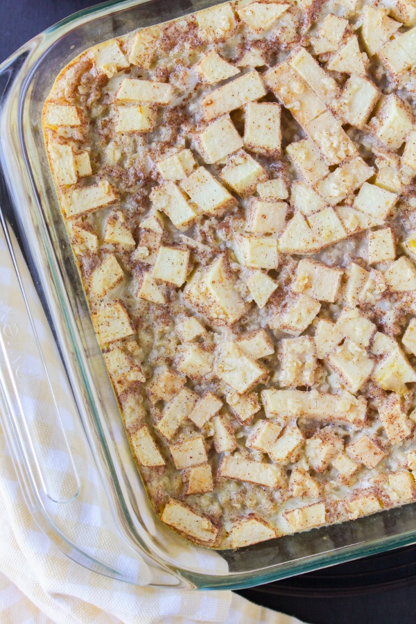 This healthy and simple Cinnamon Apple Oatmeal Bake is the perfect brunch recipe! It's warm and comforting and is a great way to start your day!