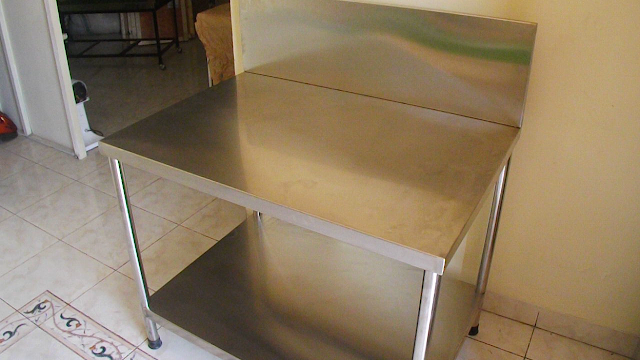 meja stainless steel dengan backsplash by reymetal.com