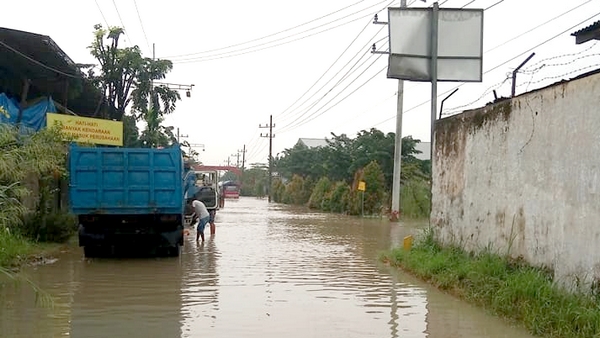 Tiap Hujan Deras, Kawasan Driyorejo Gresi Langganan Banjir 