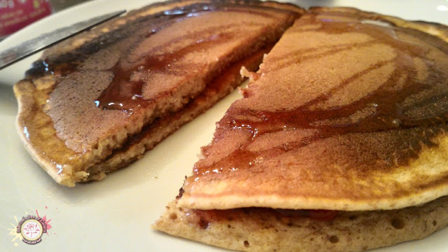 Pancakes tortitas light con mermelada de fresas