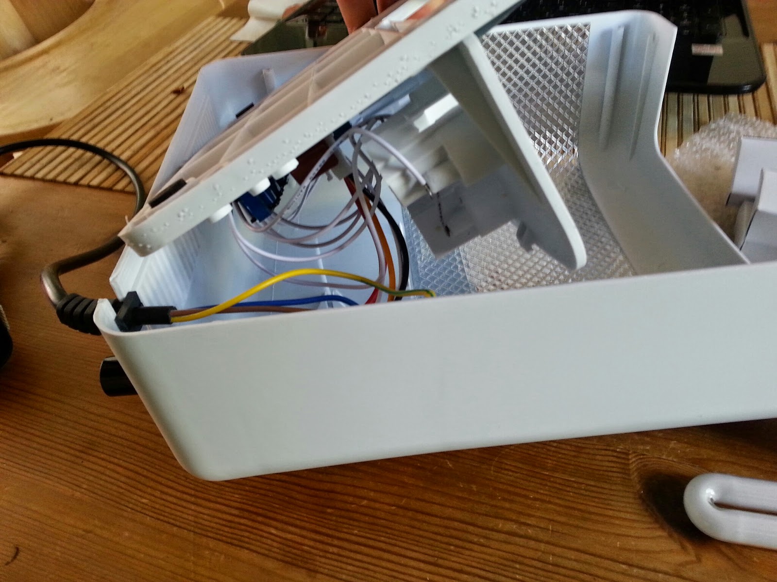 Nerd Club Creating a screen printing UV exposure unit from acrylic