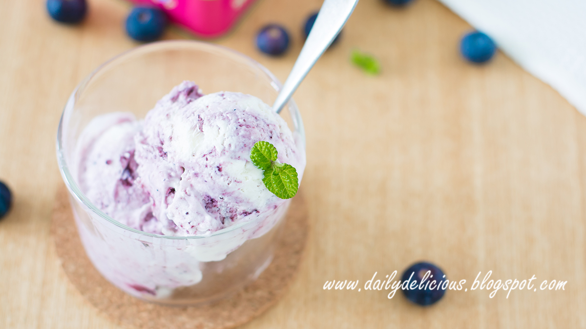dailydelicious NO CHURN BLUEBERRY YOGURT ICE CREAM