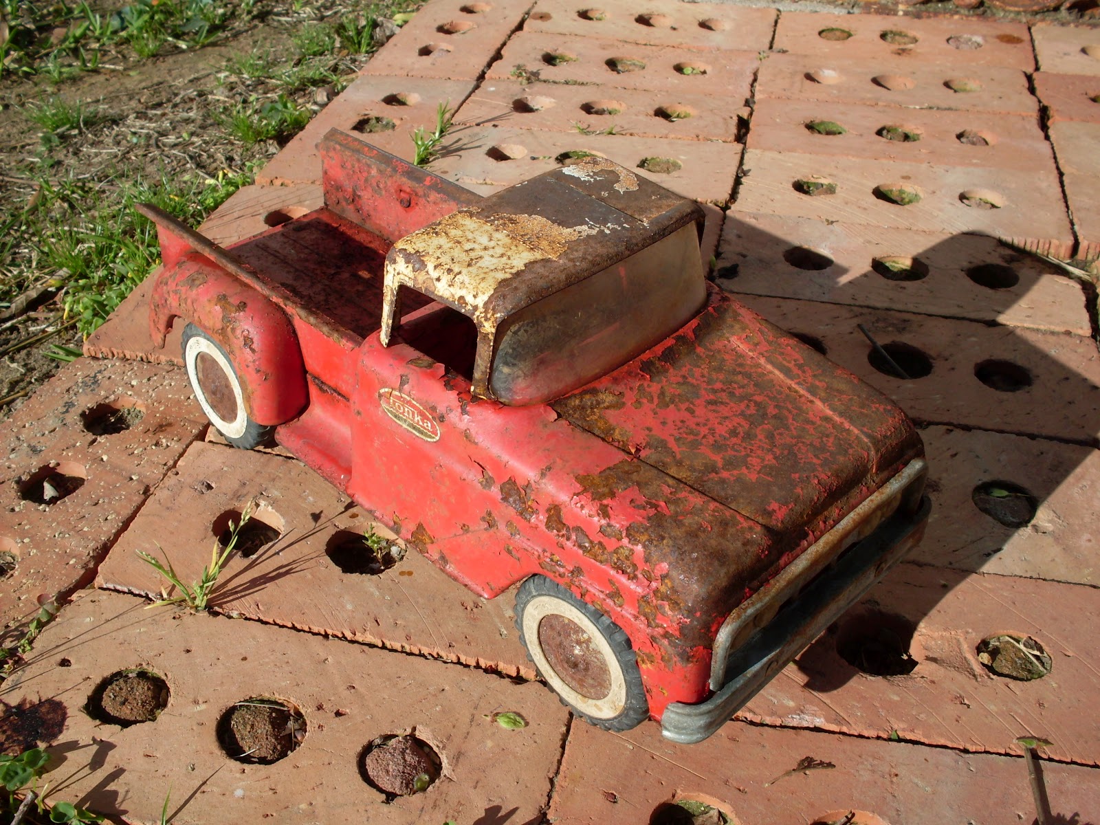 TO EAST TEXAS TONKA GARAGE Rusty Gold 1962 Tonka Truck Mound