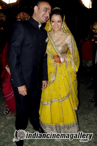 reema Sen yellow dress - reema Sen marriage reception pics