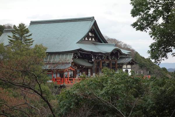 朝護孫子寺　本堂