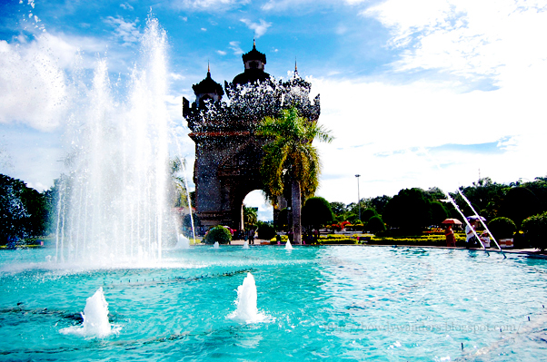 bowdywanders.com Singapore Travel Blog Philippines Photo :: Laos :: Patuxai Victory Monument in Vientiane City 