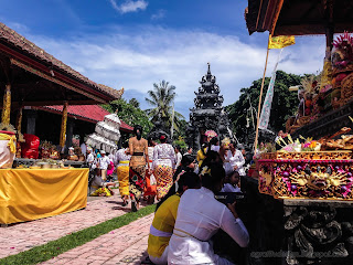 Galungan Holiday Ceremony Atmosphere In The Middle Of Temple Dalem Temple Ringdikit
