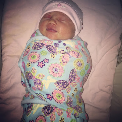 12 Newborn Essentials - list of must-have baby products for your registry. Necessities for bringing your newborn baby home