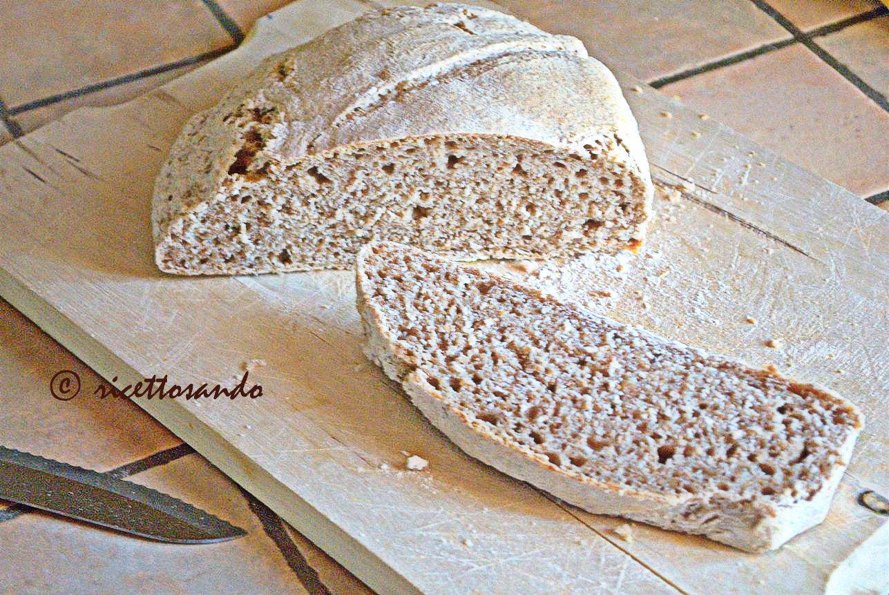 Pane integrale di grano tenero con lievito madre
