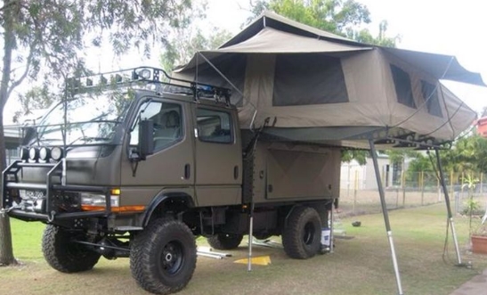 Mobil Truk Fuso-karavan army