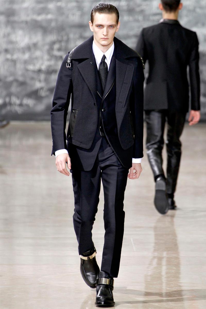 Yves saint laurent показ 2023. Сен лоран одежда. Ив сен лоран одежда. Сен лоран одежда. Ив сен лоран одежда.