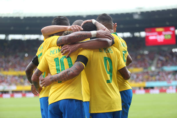 Brasil faz 3 a 0 na Áustria e encerra a preparação para a Copa do Mundo