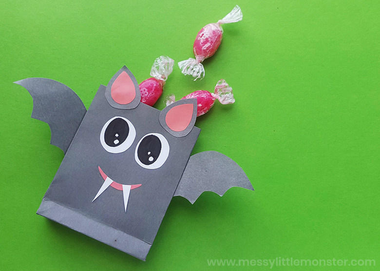 Bat craft for kids - Halloween treat bags 