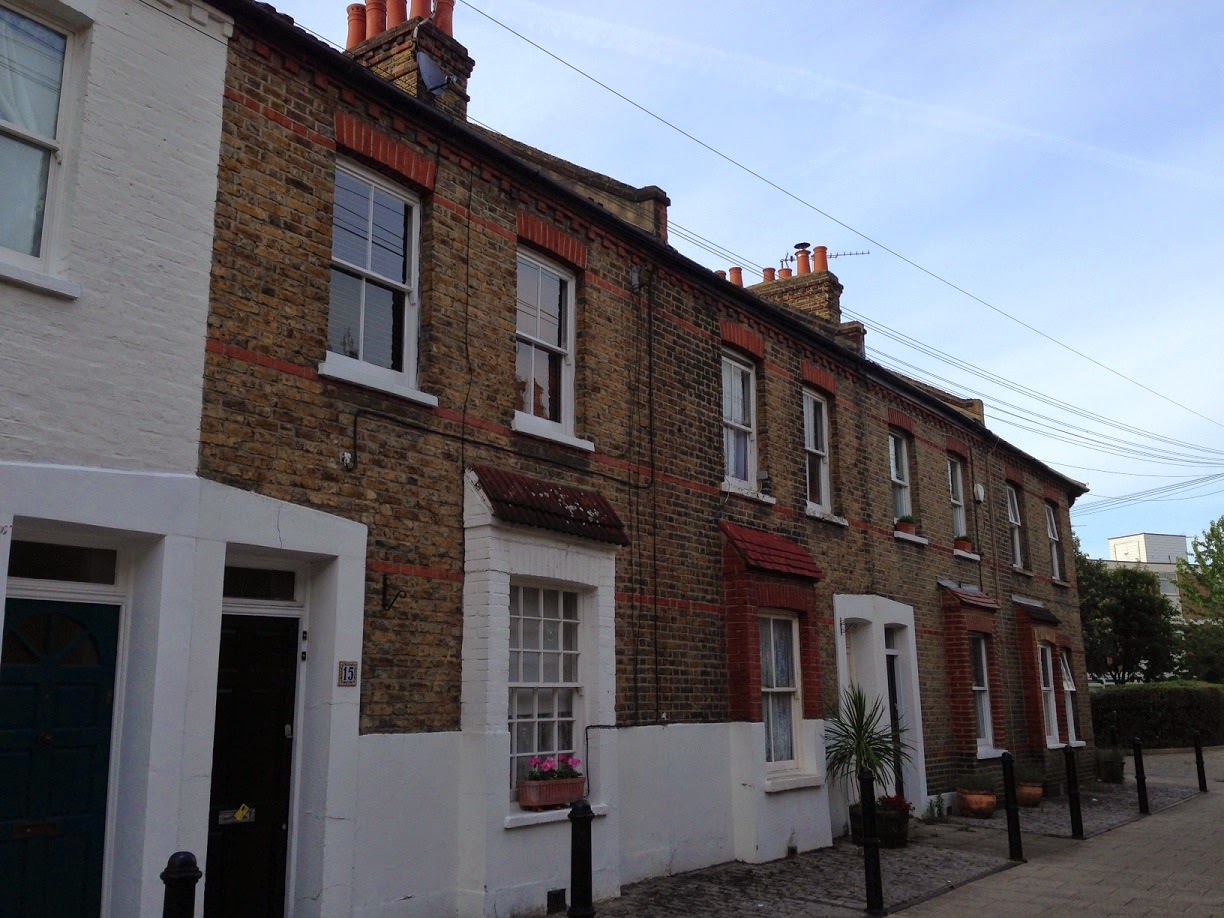 An Urban Wander around Putney In Search of Space