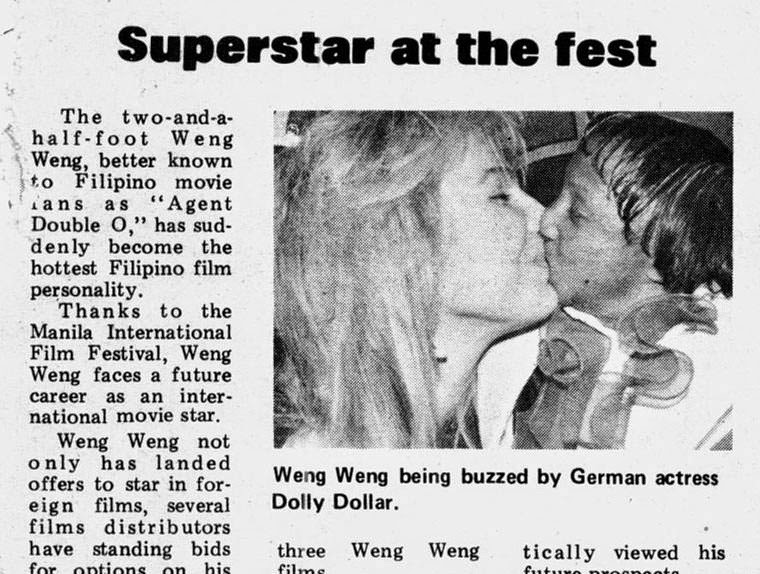 Weng Weng trifft auf Dolly Dollar beim Manila Film Festival. Quelle: unbekannt