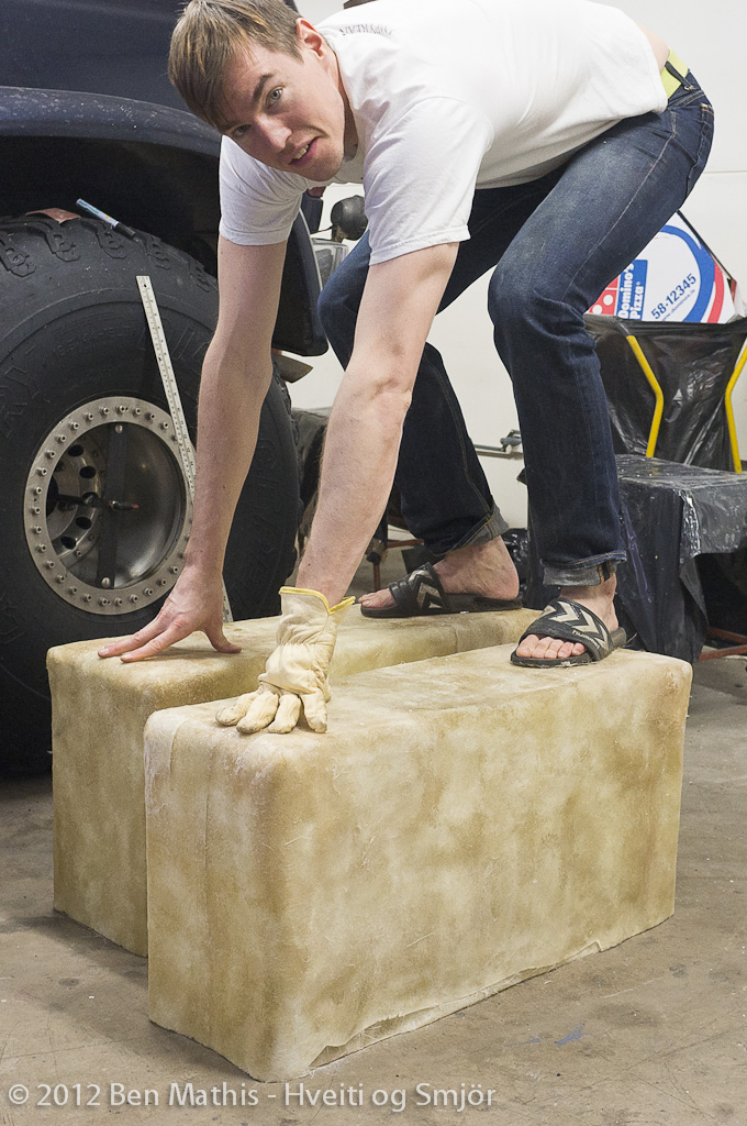 Hveiti og Smjör Bonus Fiberglass Bicycle Box Construction