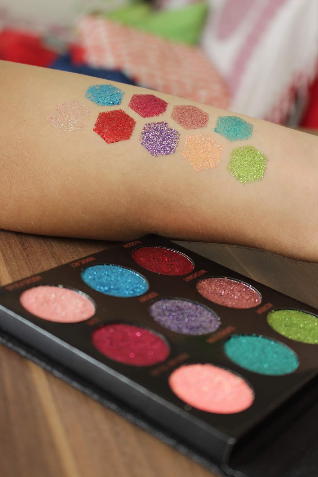 Makeup Revolution Pressed Glitter Palette Abracadabra Review und