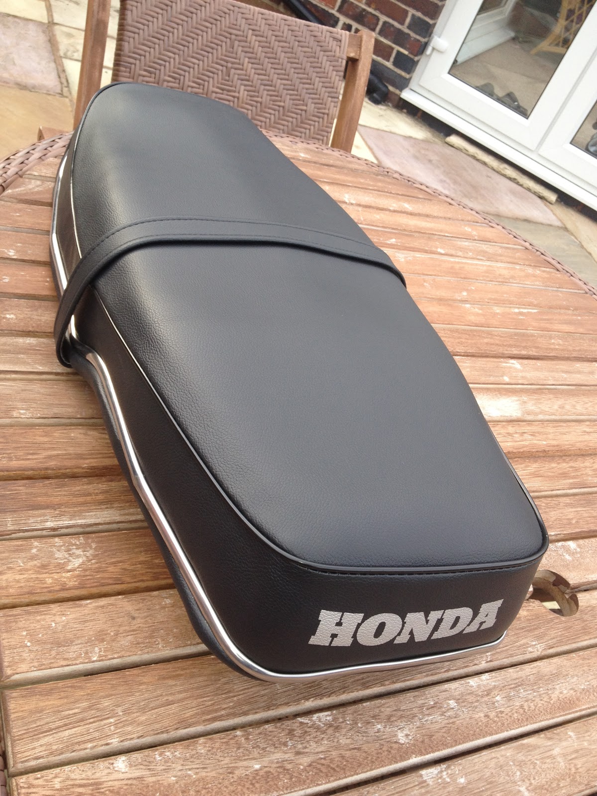Honda cb77: 24th July 2012 - Rear mudgaurd, wiring and seat