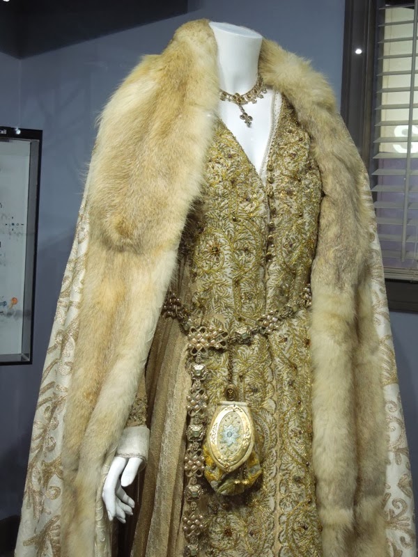 lea seydoux robin hood hollywood movie costumes and props l 233 a seydoux s royal lea seydoux robin hood hollywood movie costumes and props l 233 a seydoux s royal
