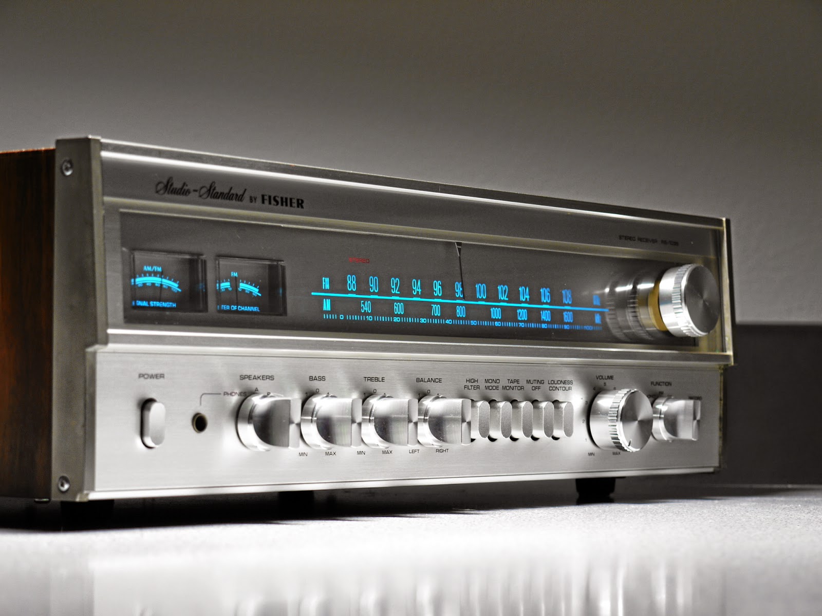 Golden Age Of Audio: Fisher RS 1035 Stereo Receiver