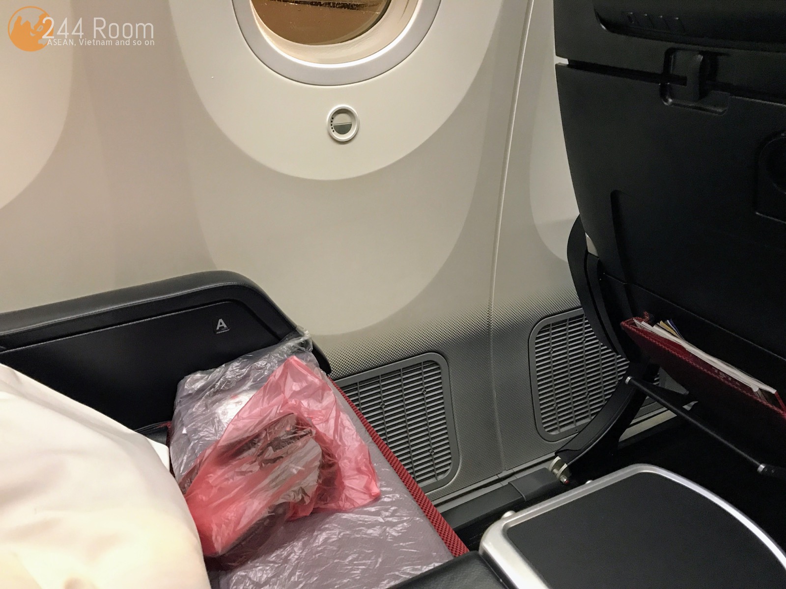 JALプレミアムエコノミークラス座席　JAL Premium-economyclass-flight-seat2