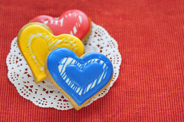 Modern Valentine's Day Heart Cookies Recipe - via BirdsParty.com